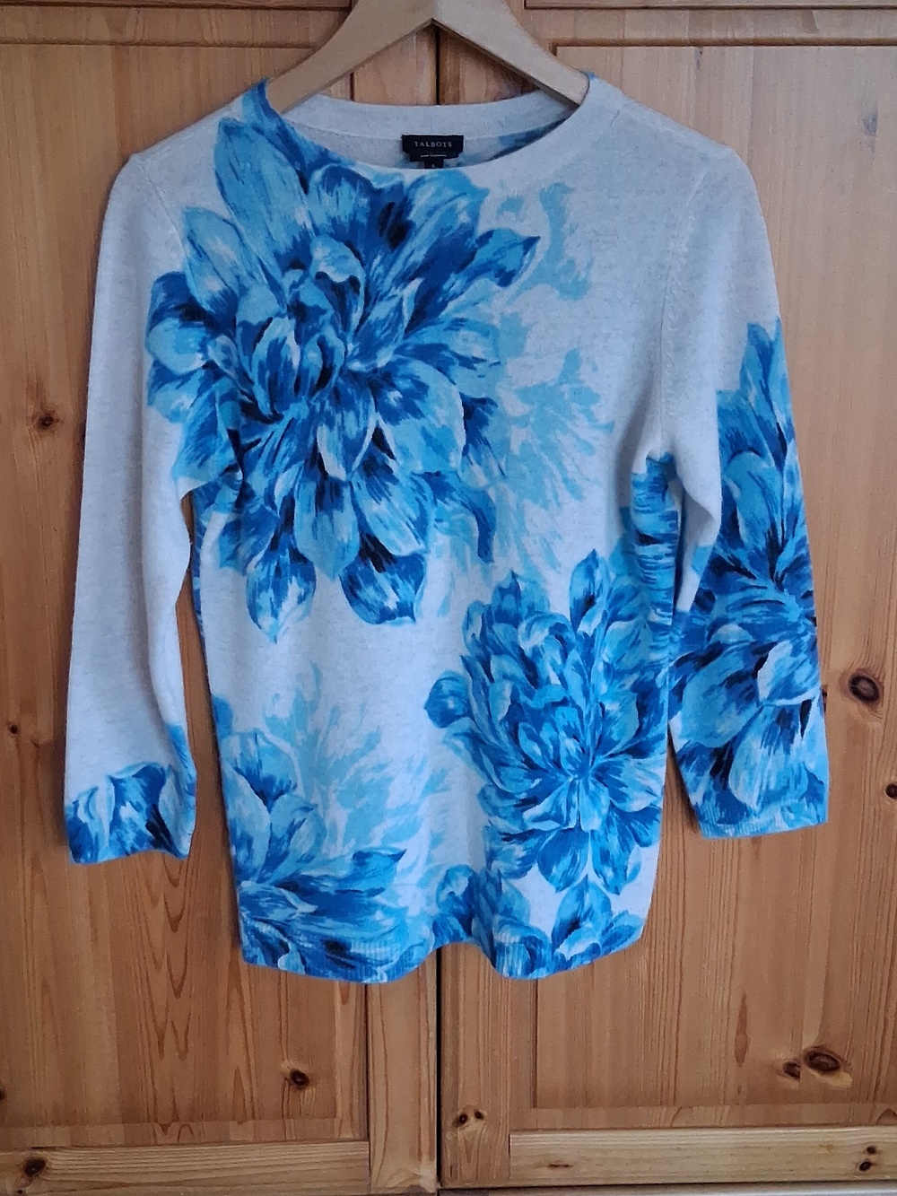 Talbots Audrey Gray Cashmere Floral Blue Peonies Preppy Sweater Size Small - Picture 7 of 7
